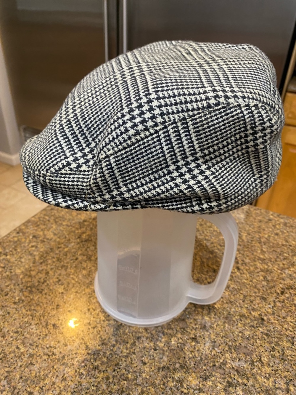 Vintage Classic Black & White Houndstooth Cap. Made in USA. Size med 7-7 1/8